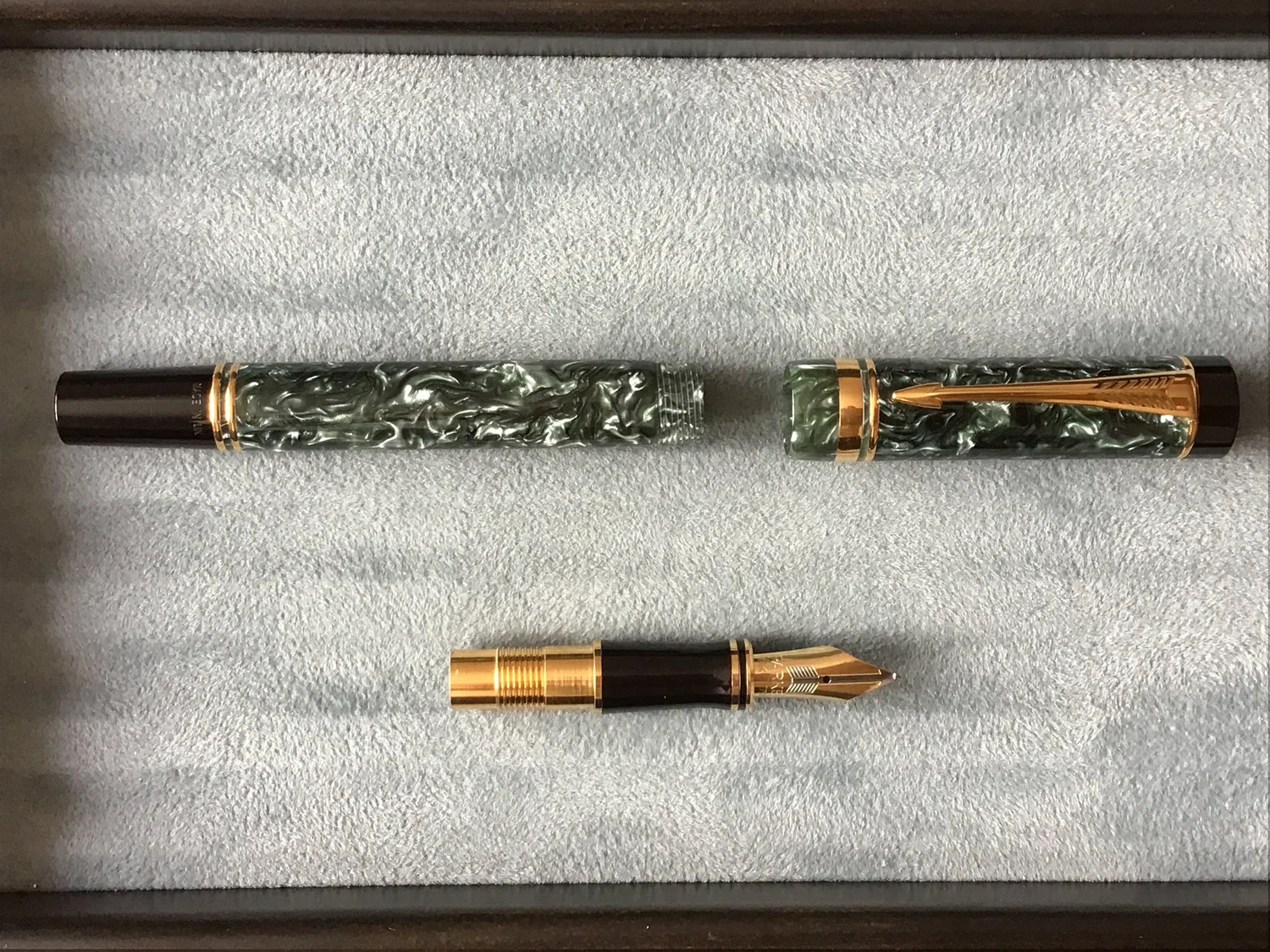 Parker Duofold International Fountain Pen - Green Marble — Global